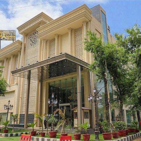 The Grand Parisian Hotel Delhi  Buitenkant foto