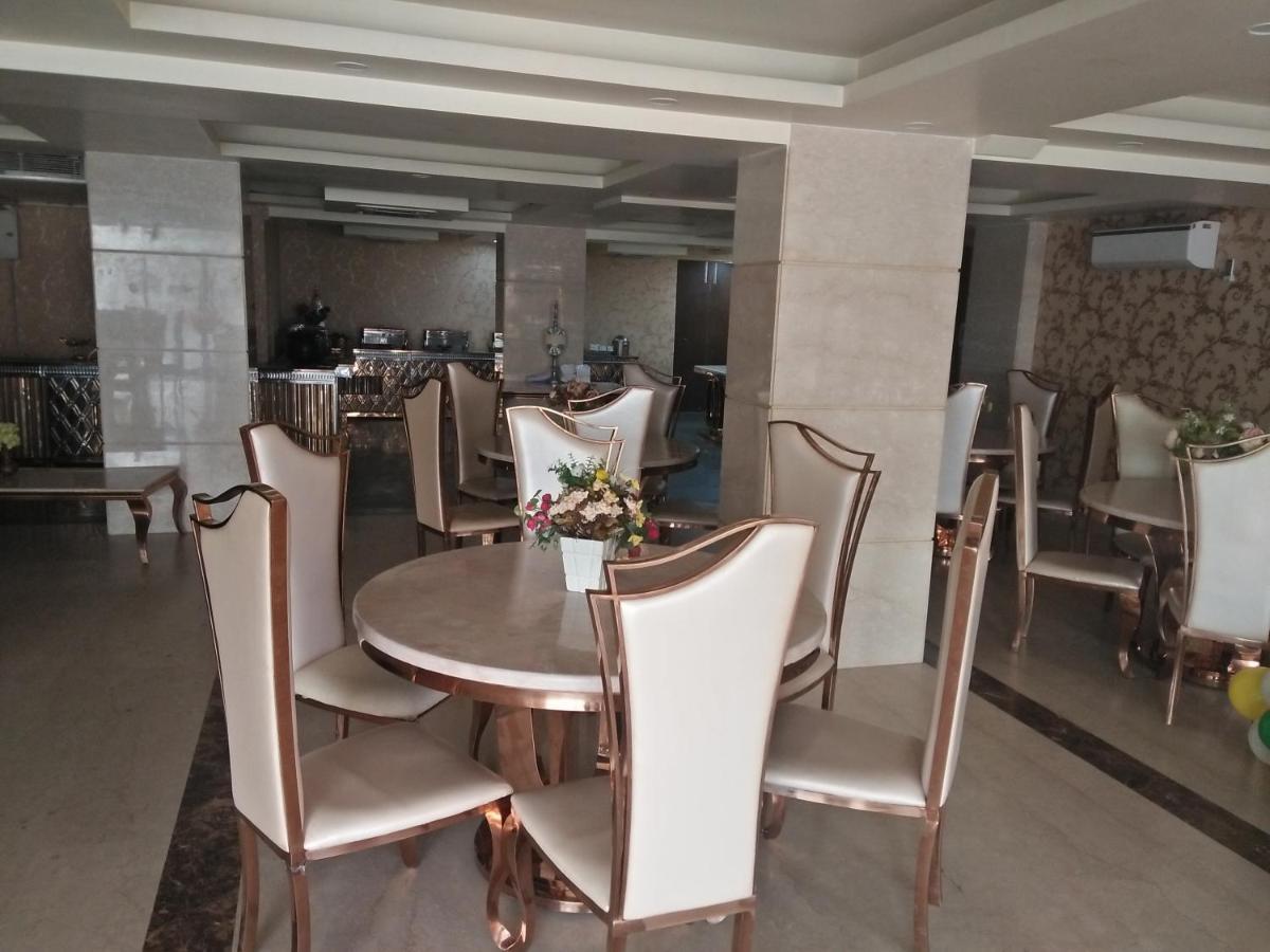 The Grand Parisian Hotel Delhi  Buitenkant foto